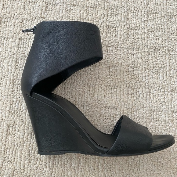 Black leather Vince wedge sandals - size 6 1/2 US - Picture 5 of 14